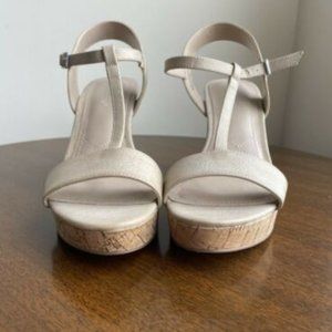 NWOB Charles By Charles David Libra T-strap Wedge Nude/Tan platform Sandal 8.5M
